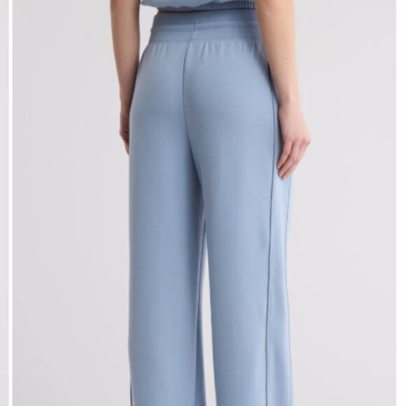 Yogalicious Ease of Mind Scuba Pant & Free Flow Scuba Knit Crop Top - Blue - Picture 5 of 16